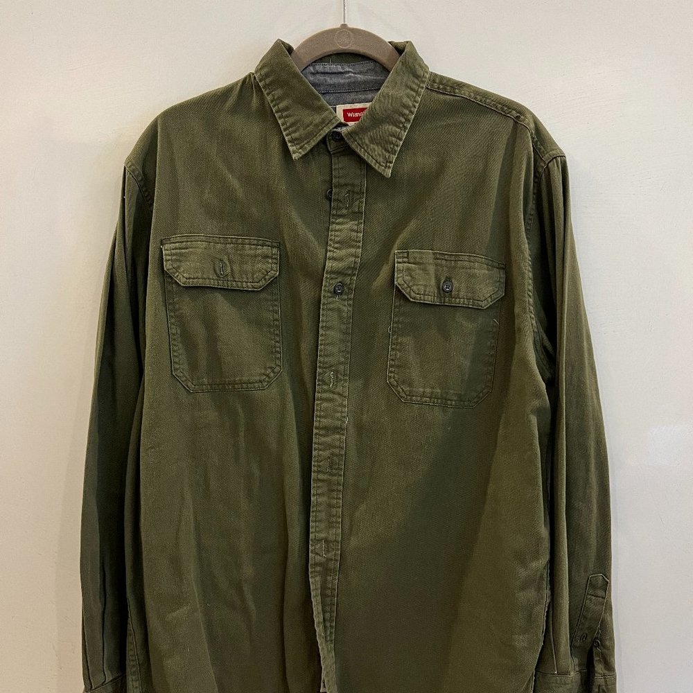 Wrangler Flex For Comfort Long Sleeve Button Down Shirt (Olive Green/Medium)